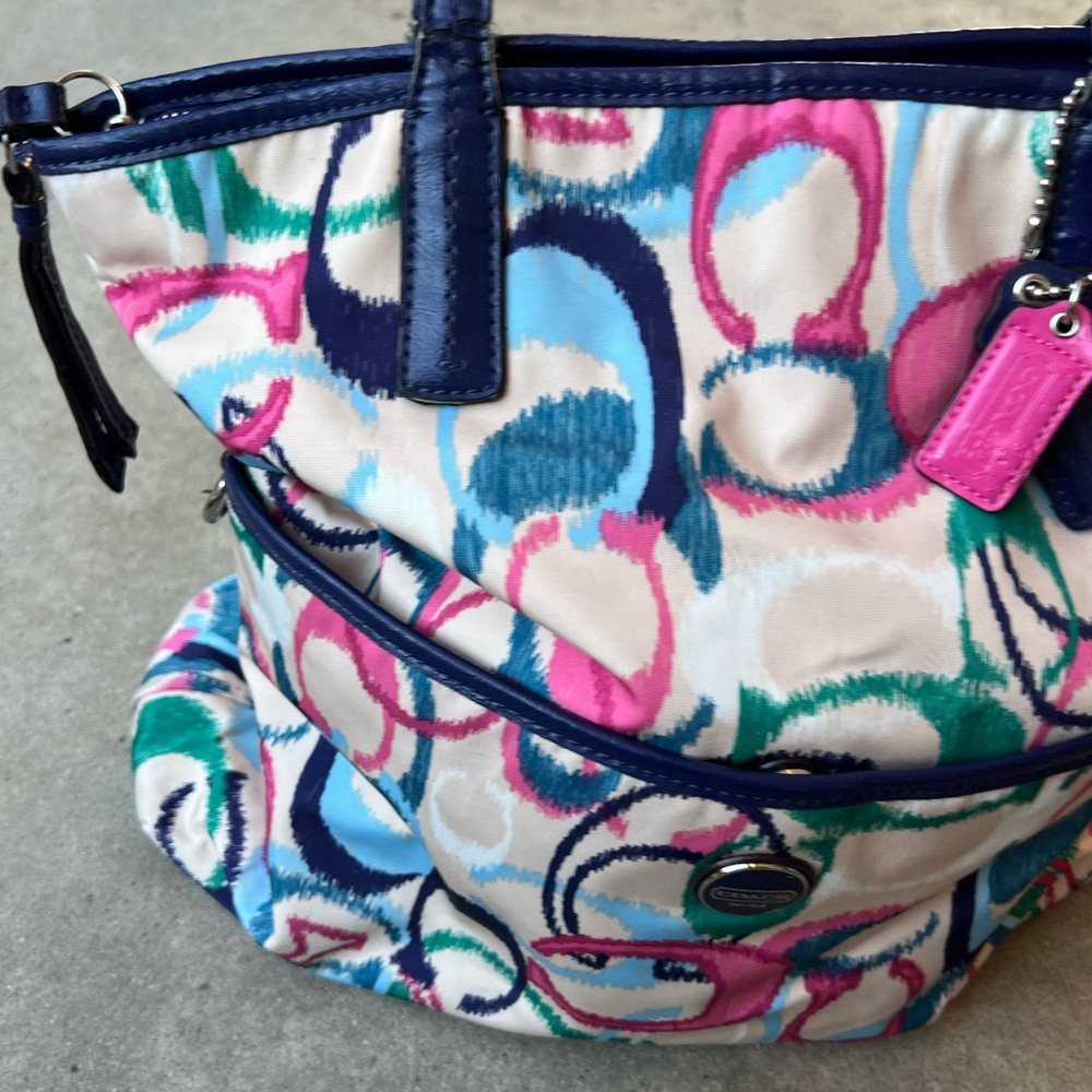 Vintage Coach Blue and Pink Patterned Women’s Blue Pink Large Long Shoulder Bag - Picture 9 of 14